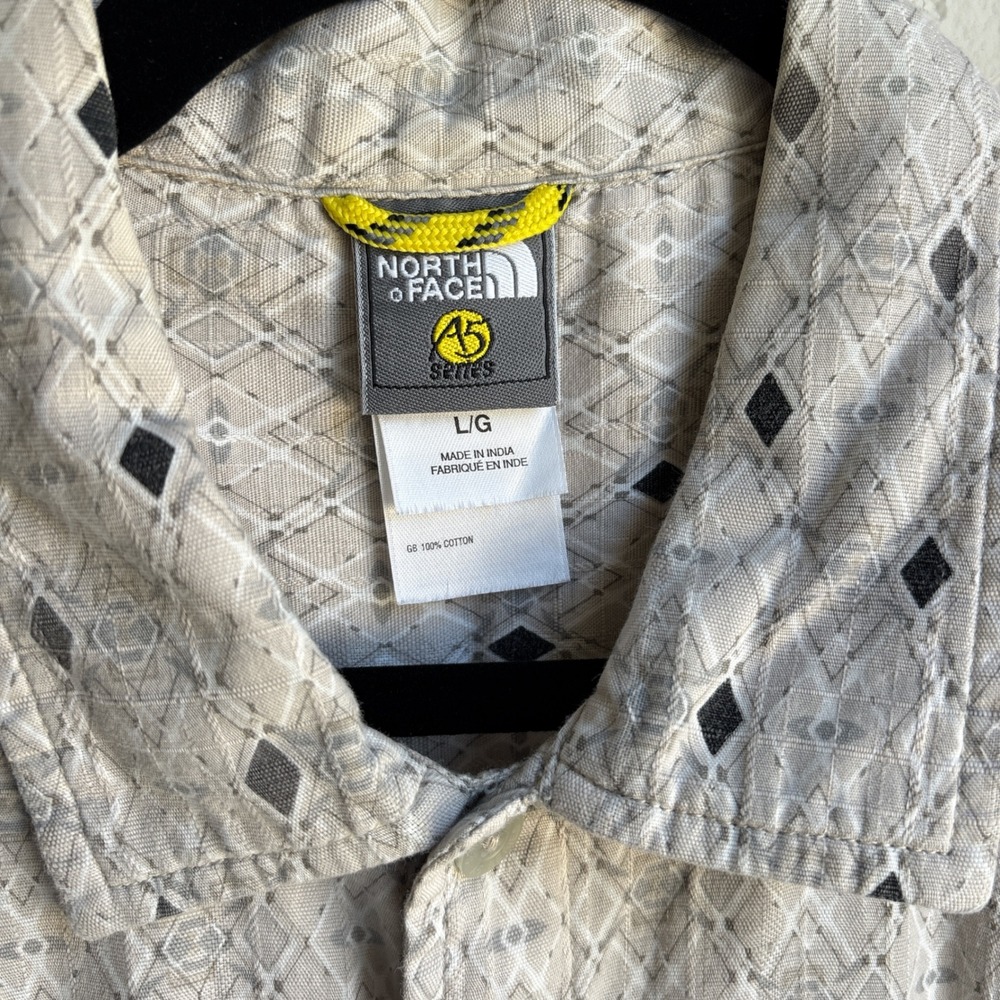 The North Face Mens L Cotton Shirt Short Sleeve Grey Diamond Boho A5 Series - Picture 2 of 7
